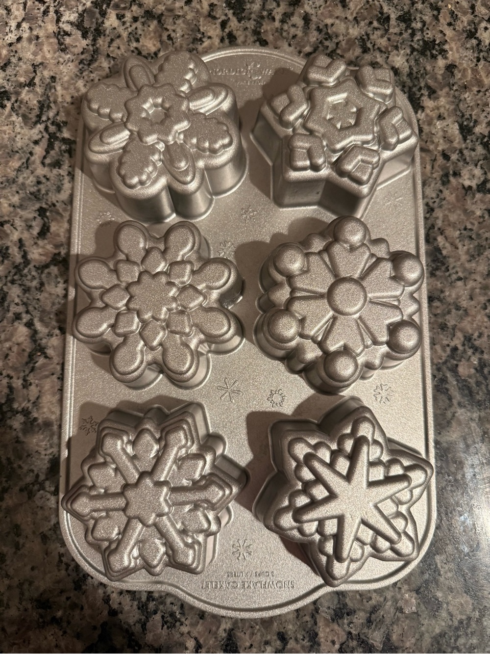 Nordic Ware Snowflake Cakelet Pan 6-Cavity Holiday Christmas Baking